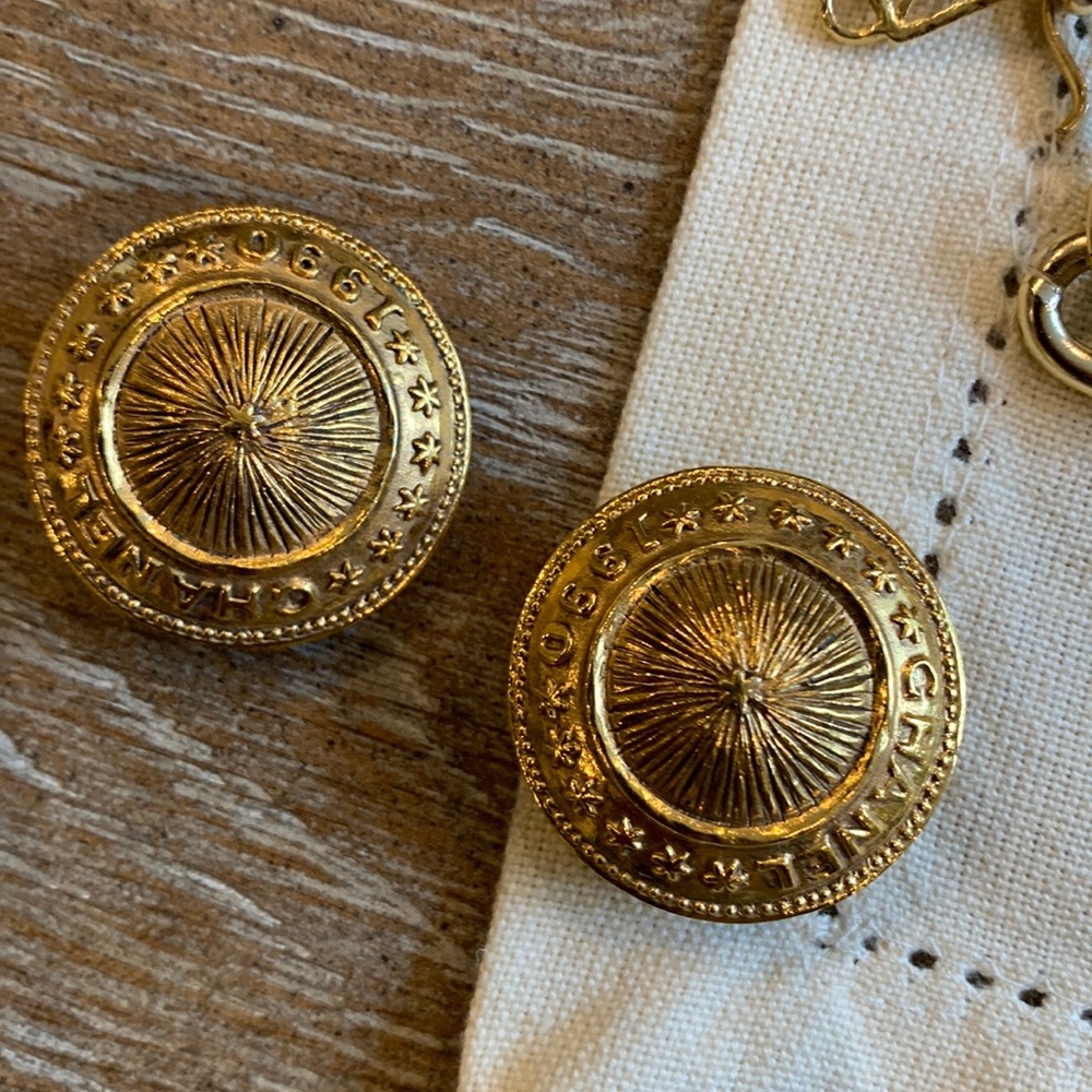 RARE 1990’s Vintage CHANEL Gold STAR ⭐️ Constellation CC Logo Clip Earrings Y2k